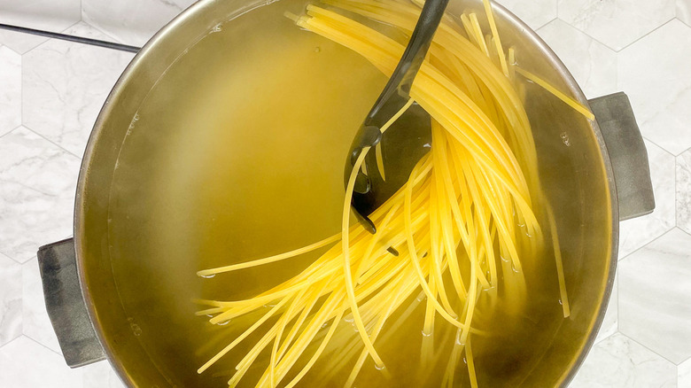 linguine in pot