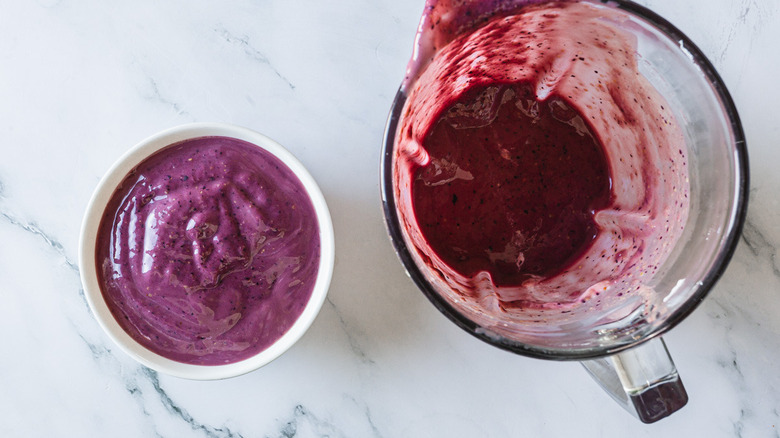 smoothie in bowl and blender