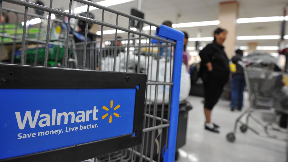 Big shopping carts help boost more Walmart sales