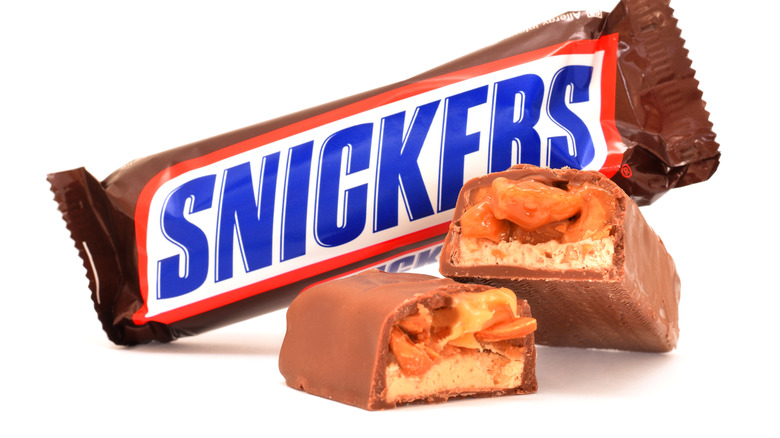snickers candy bar 