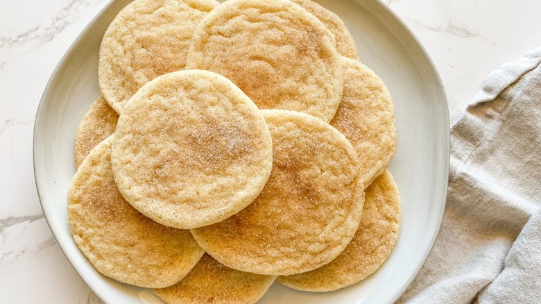 A plate filled with snickerdoodle cookies.