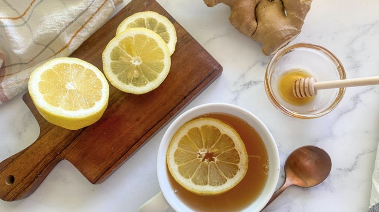 tea with honey and lemon