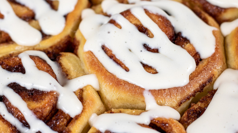 cinnamon rolls with icing