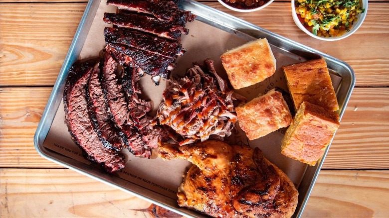 barbecue platter at 4 Rivers Smokehouse 