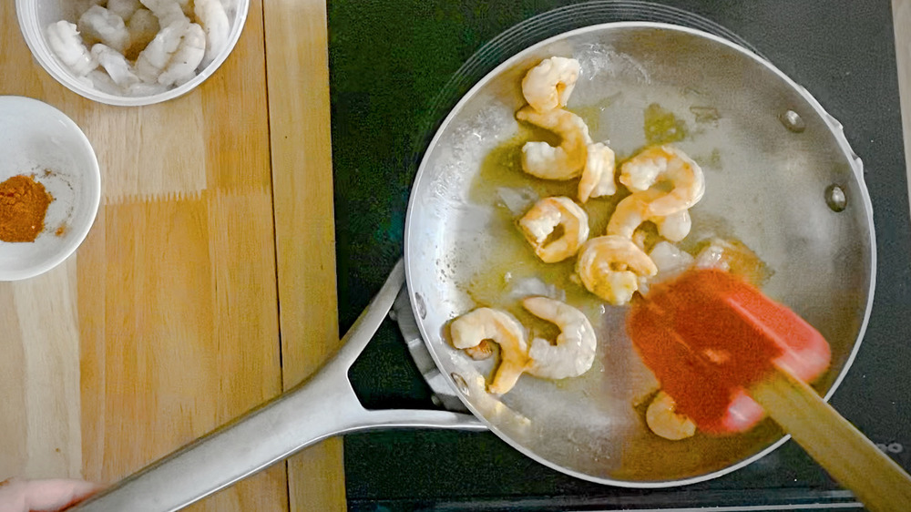 cooking shrimp for shrimp and grits