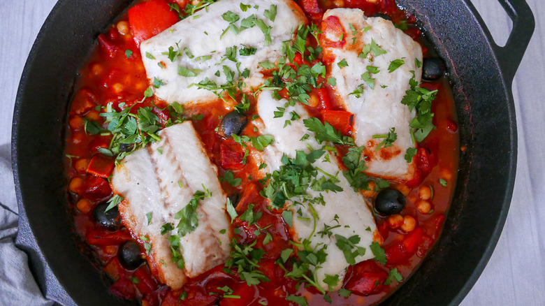 fish with parsley in sauce