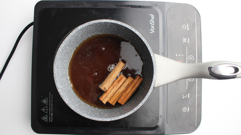 Coffee syrup with cinnamon sticks