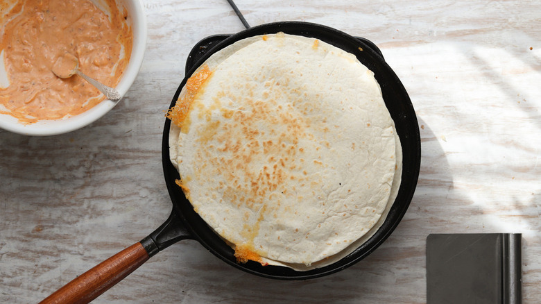 quesadilla in round black pan