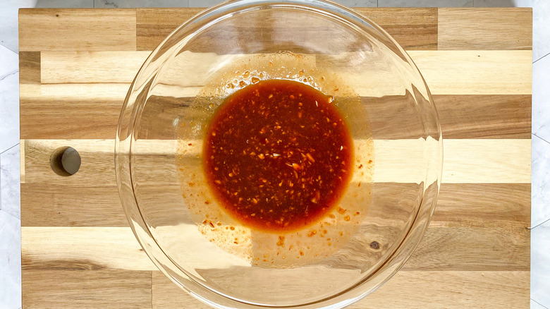 sauce in bowl 