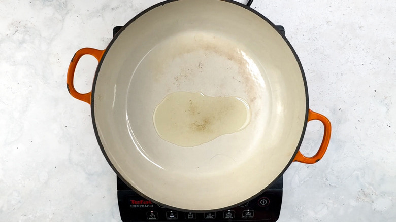 vegetable oil in pan