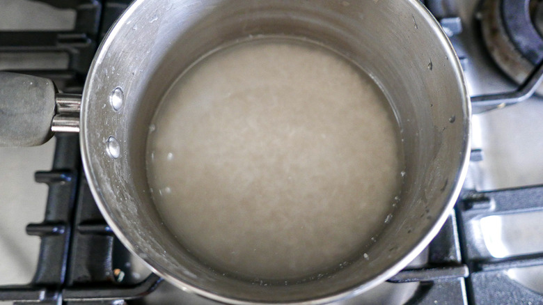 rice in pot 