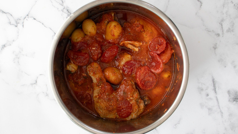 chicken with tomatoes and potatoes in instant pot