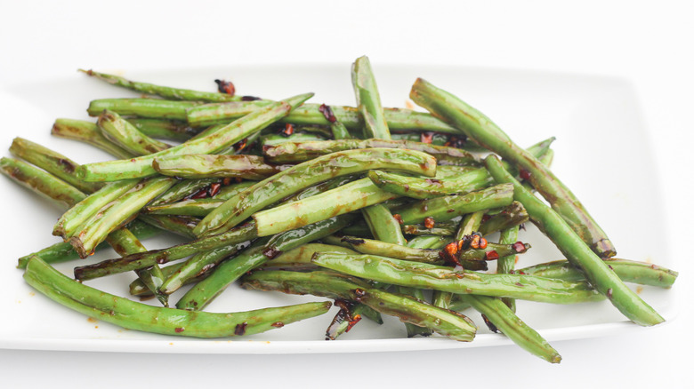 platter of green beans