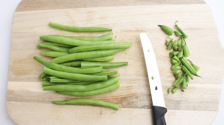 green beans on cutting board