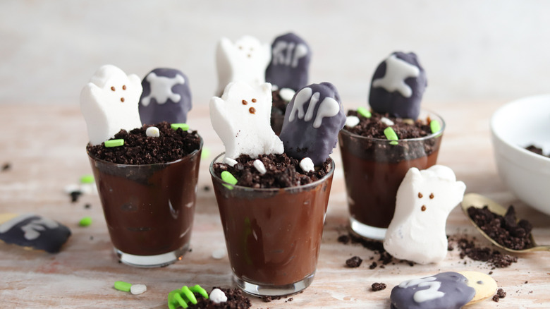 graveyard pudding cups with ghosts