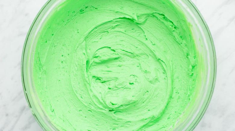 green frosting in bowl