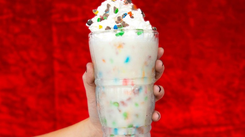 SteakNShake M&Ms milkshake 