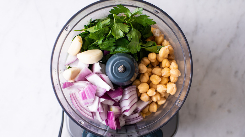 Chickpeas in food processor