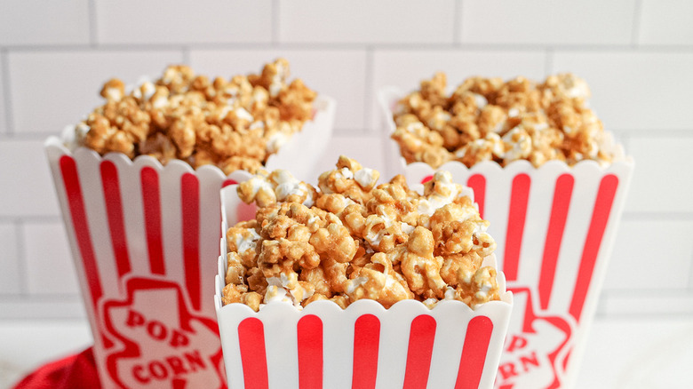 caramel popcorn in containers