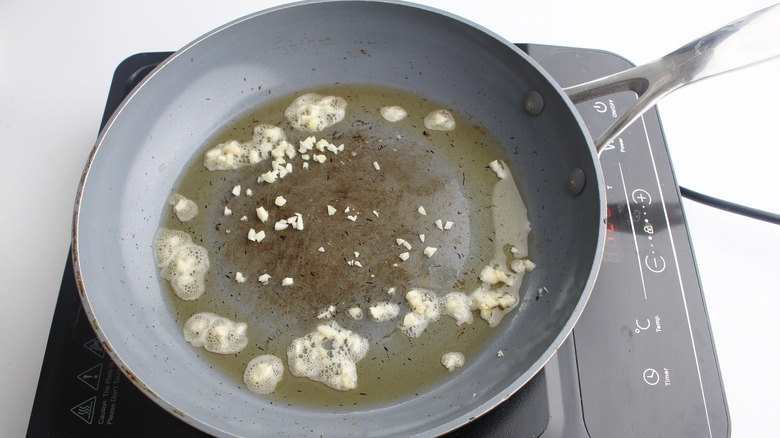 garlic cooking in oiled pan