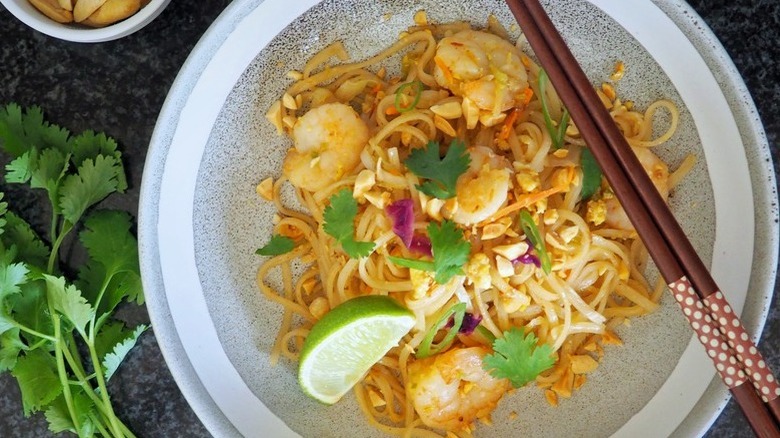 noodles with shrimp and lime