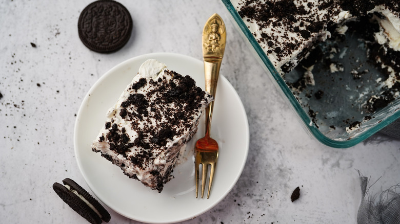 icebox cake with chocolate cookies