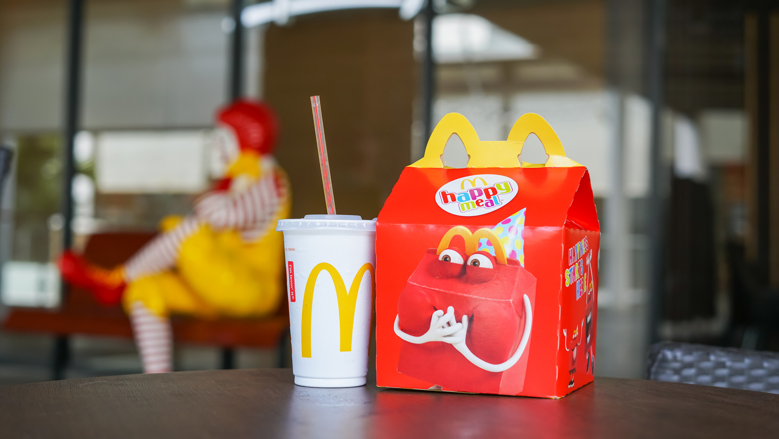 Extraños regalos promocionales de McDonald’s que probablemente te perdiste
