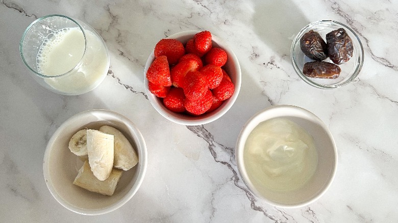 ingredients for strawberry banana smoothie