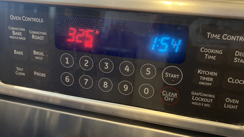 oven temperature gauge at 325 f