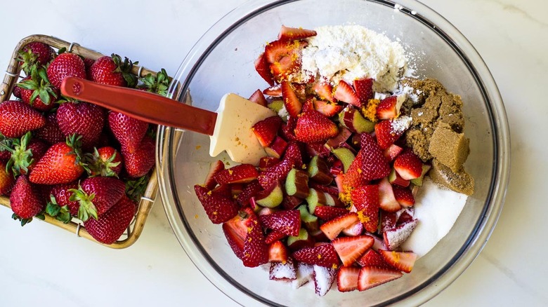 Strawberry rhubarb pie filling