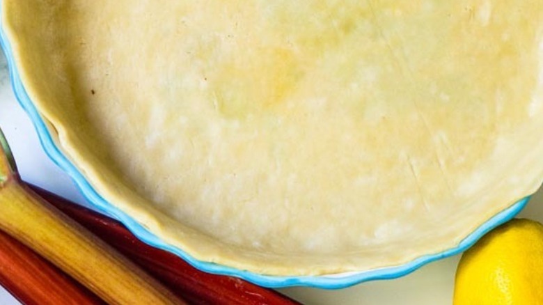 Empty pie crust with rhubarb and lemon