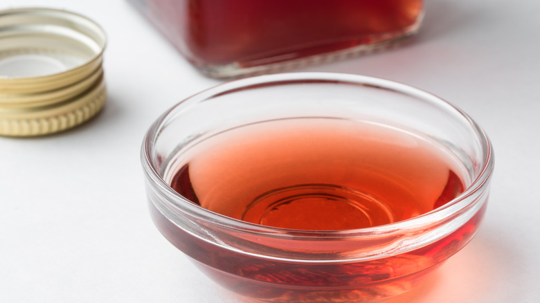 Red wine vinegar in bowl 