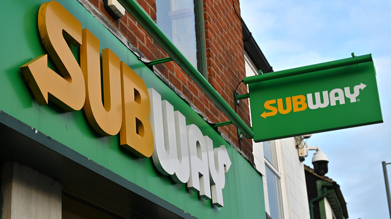 Subway restaurant exterior