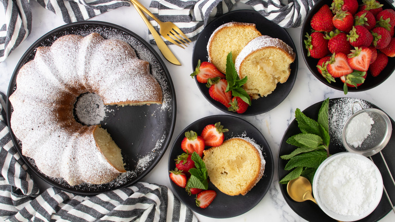 vanilla Bundt cake with strawberries