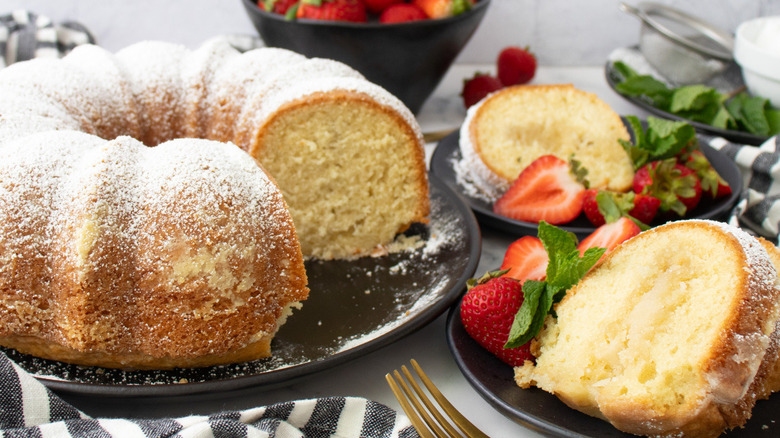 vanilla Bundt cake with strawberries