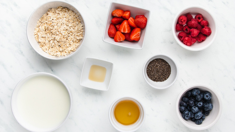 ingredients for berry overnight oats