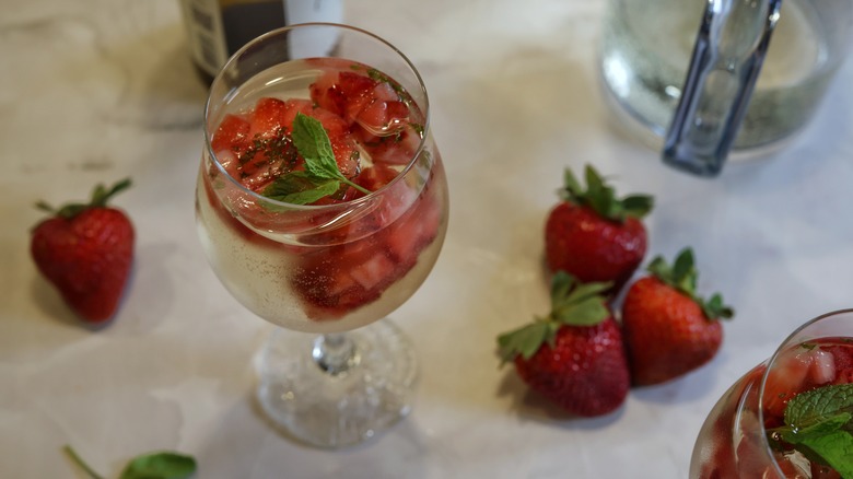 strawberry white wine spritzer