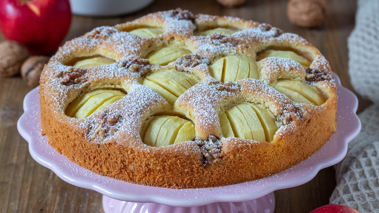 Sunken apple cake