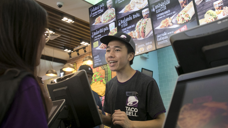 A Taco Bell employee at work