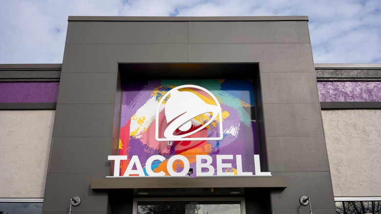 View of Taco Bell store