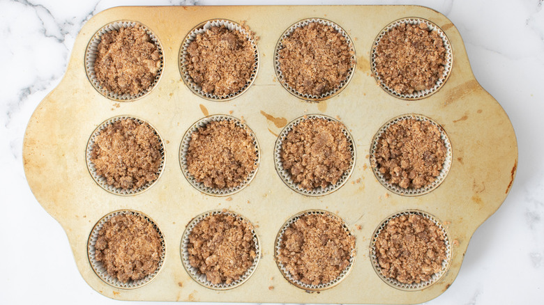 muffins with crumble in tin