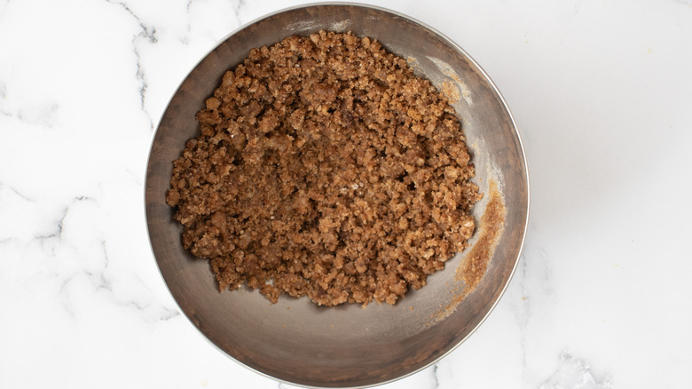 cinnamon crumble topping in bowl