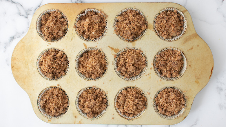 muffin tins with crumble batter