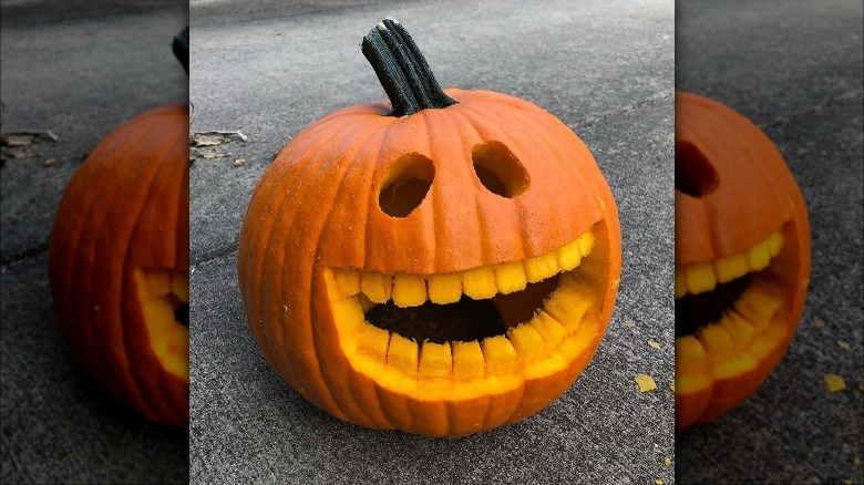 A jack-o-lantern carved with square teeth