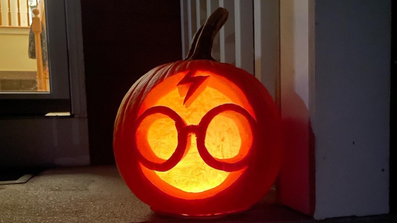 A pumpkin with Harry Potter's face carved into it