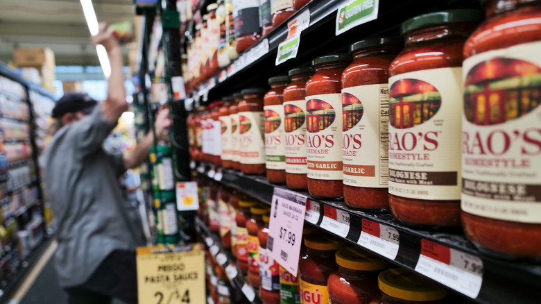 pasta sauce in grocery store