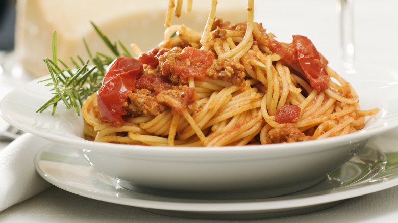 spaghetti with meat and tomato sauce