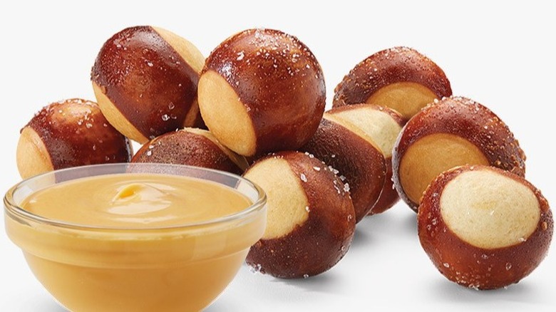 pretzel bites with cheese sauce