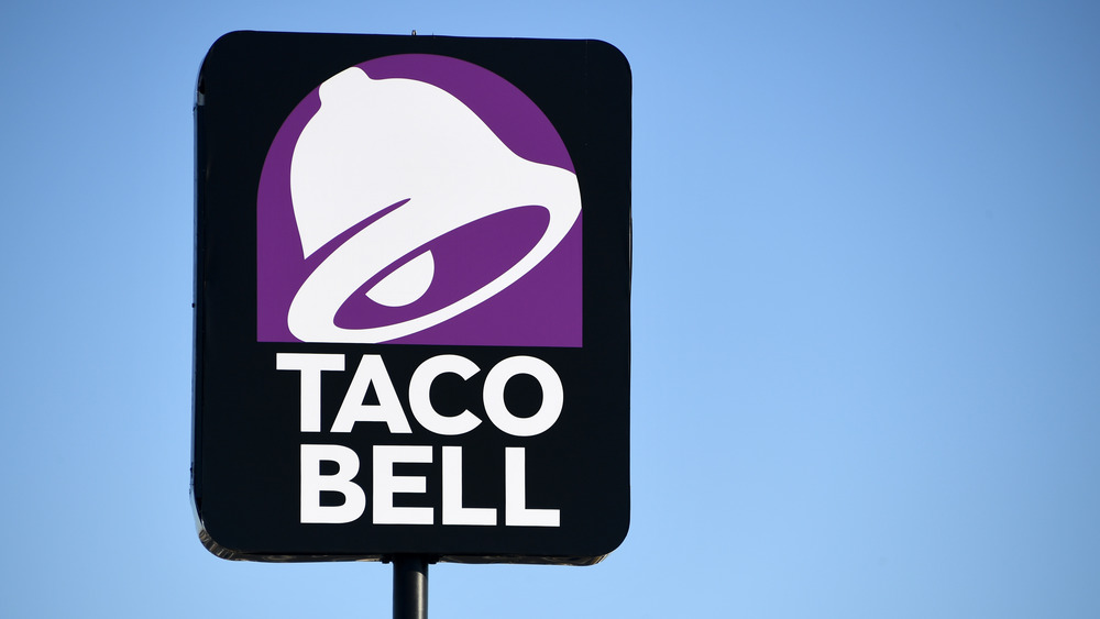 A Taco Bell sign