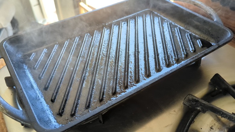 Heating grill pan